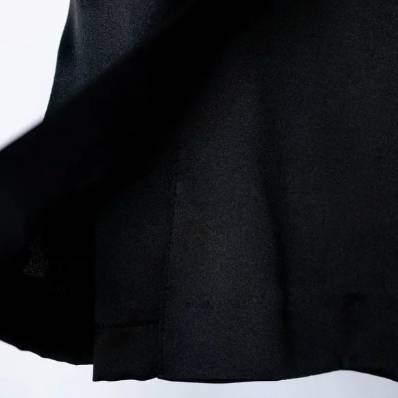 Burberry London Pleated Silk Black Skirt w Bow Accent Italy Timeless Classy Chic